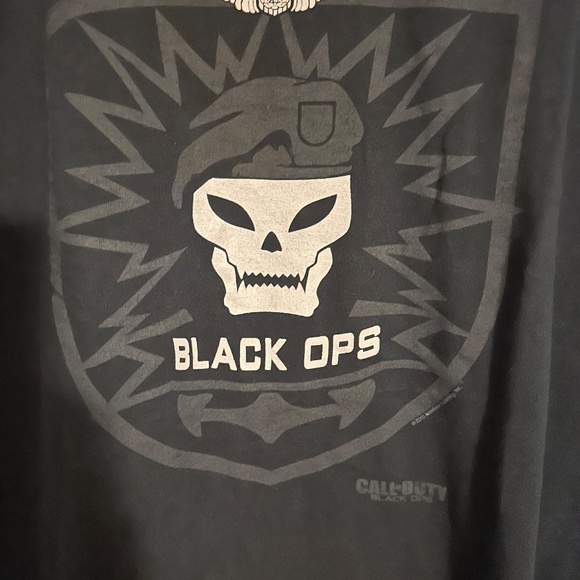 2010 Black Ops Call of Duty shirt Size XL - Picture 2 of 4